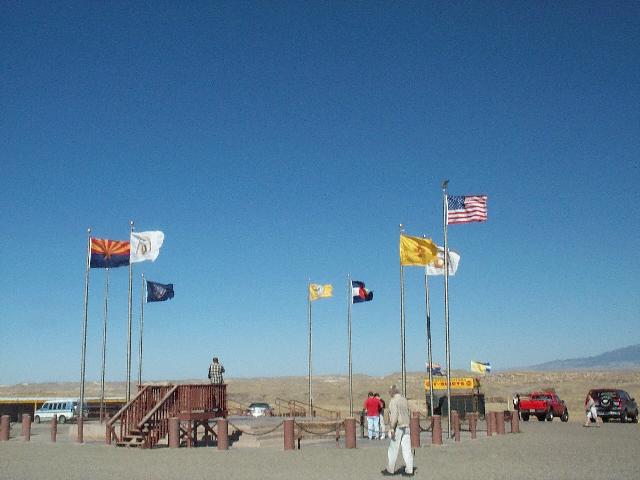 4corners02.jpg (34283 bytes)